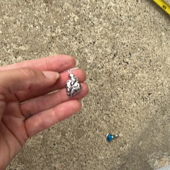 2 Lia Sophia necklace pendants - Picture 6 of 11